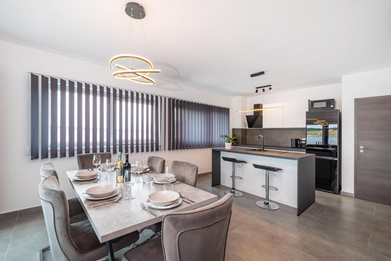 Luxury Villa Noemi Razanac Luaran gambar