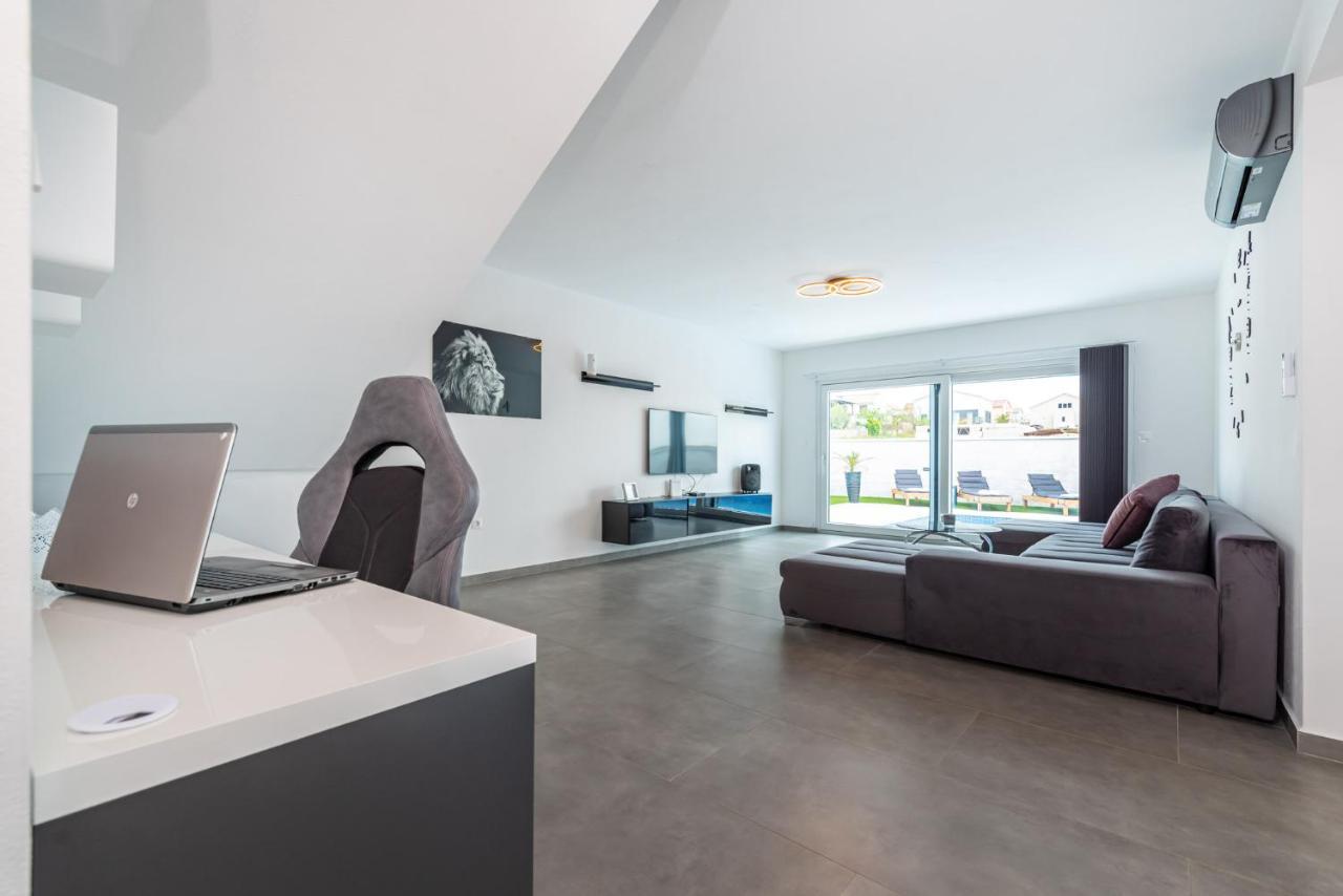 Luxury Villa Noemi Razanac Luaran gambar