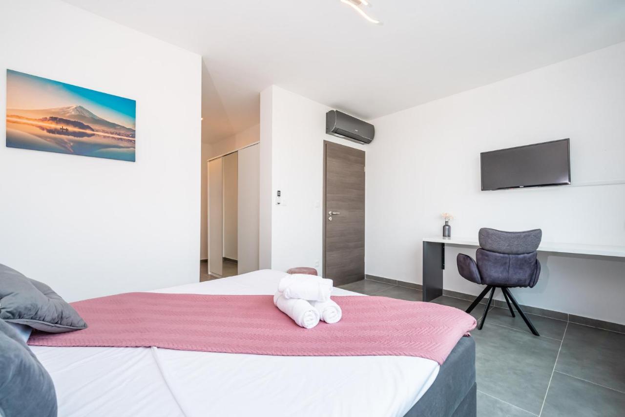 Luxury Villa Noemi Razanac Luaran gambar