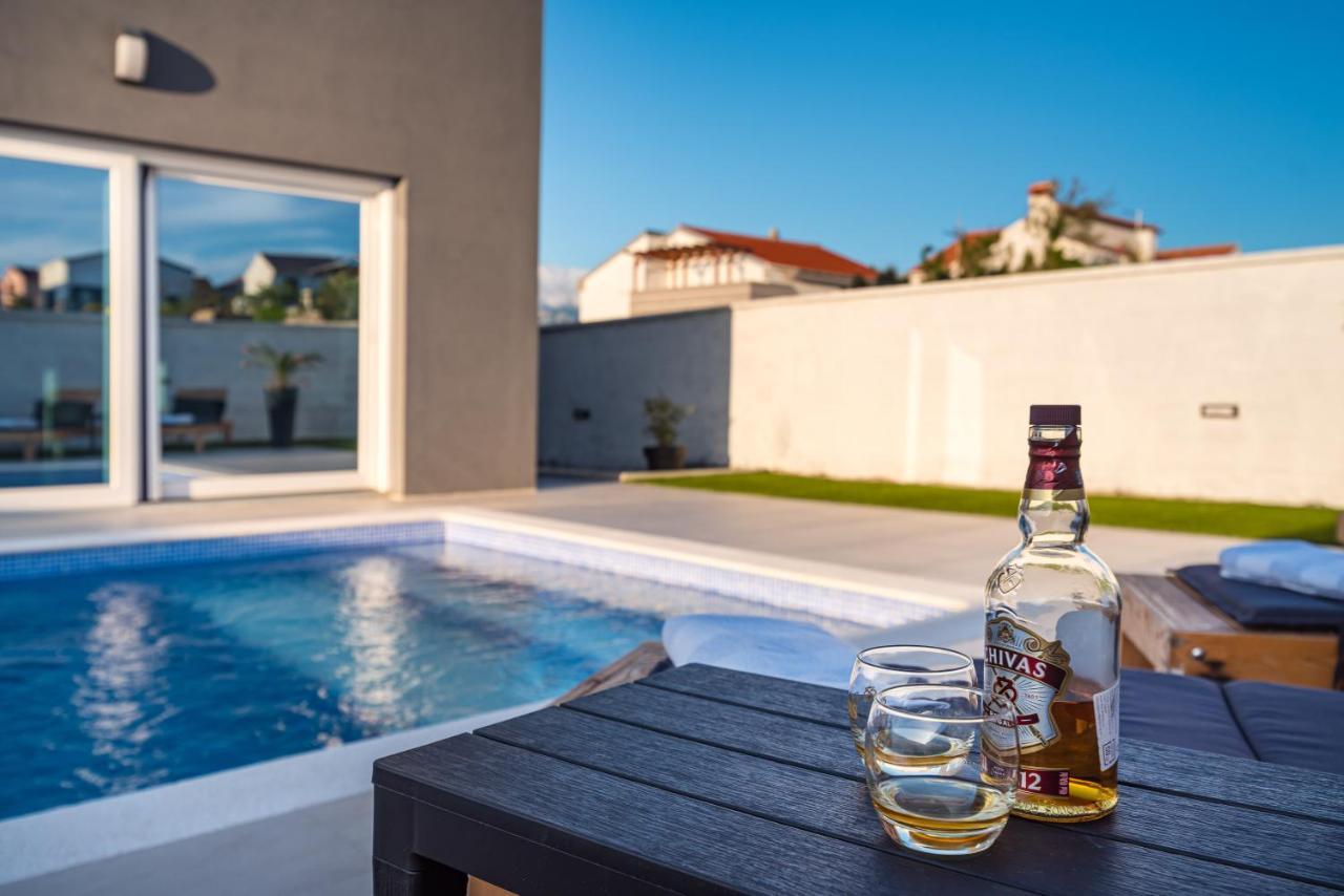 Luxury Villa Noemi Razanac Luaran gambar