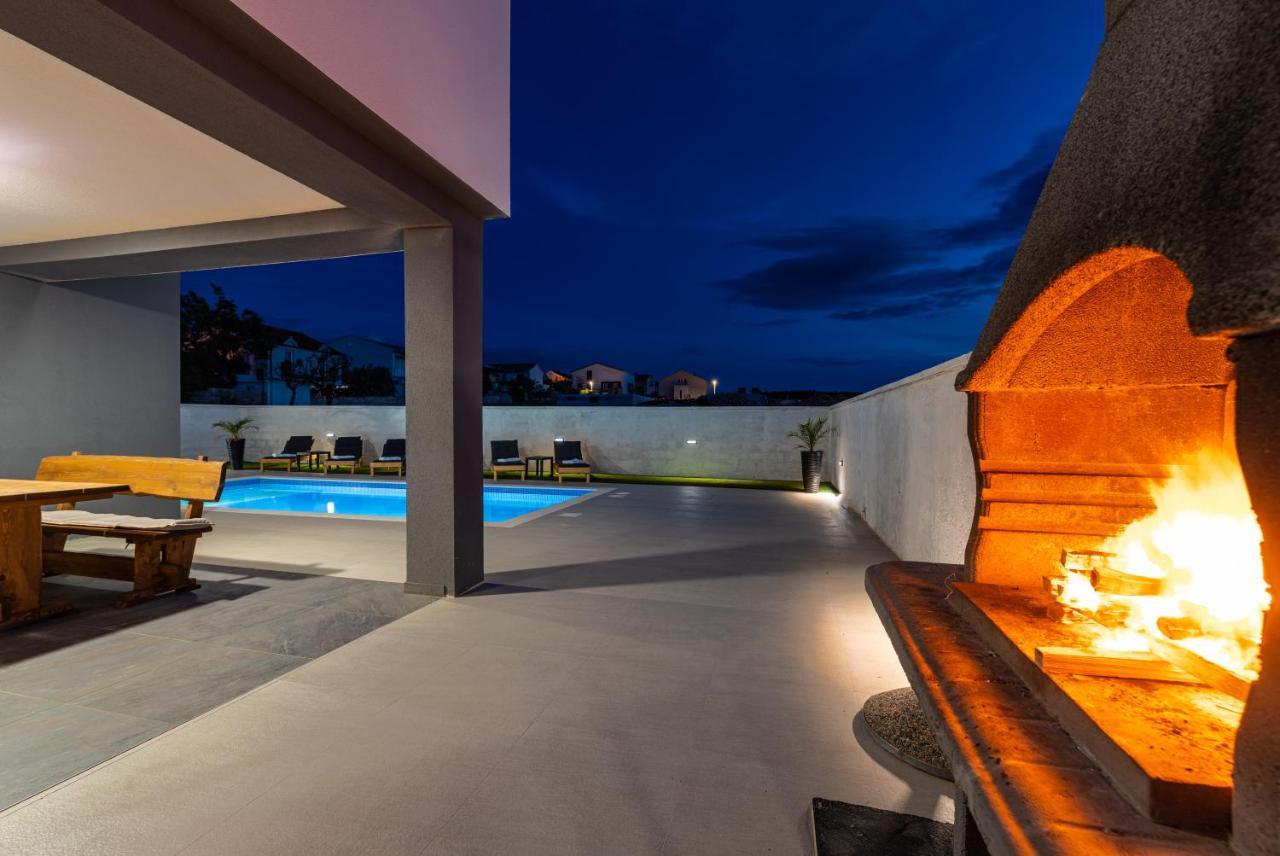 Luxury Villa Noemi Razanac Luaran gambar